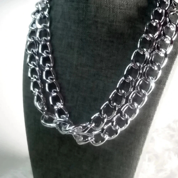 NWT Silver Double Layered Urban Chain Necklace - Picture 1 of 1